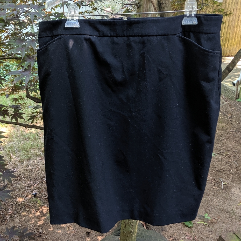 Black pencil skirt with pockets and slit
